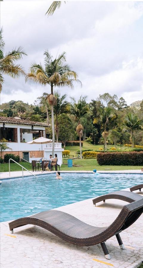 מלון אל רטירו Club Campestre Hacienda Fizebad מראה חיצוני תמונה